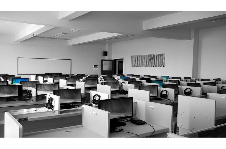 offices-business-computer-desktop-computer