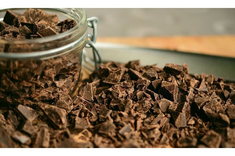 chocolate-shaving-chopped-chocolate-hacked