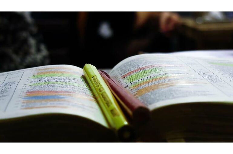 book-marker-reading-blur