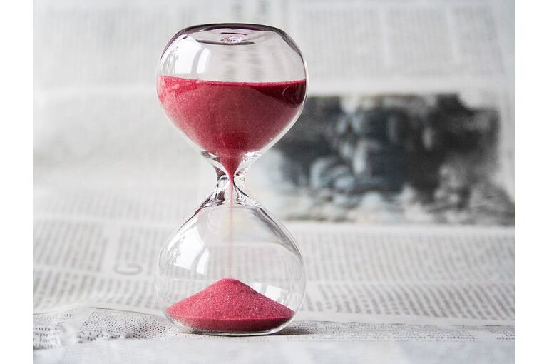 close-up-color-countdown-glass